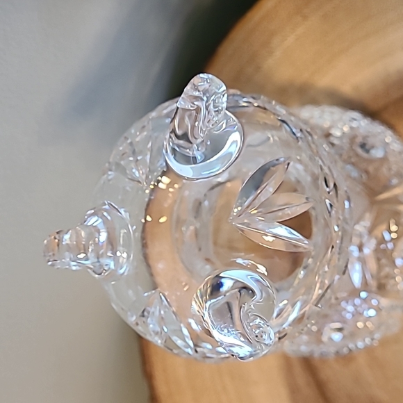 *closet clearout* 2/$20 Like new - pinwheel crystal small footed vase - Picture 3 of 3